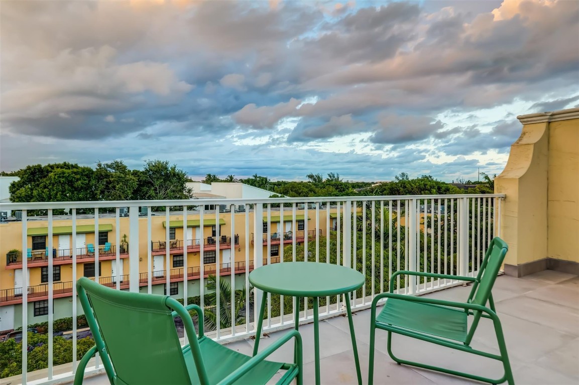 2706 NE 8th Ave 2706