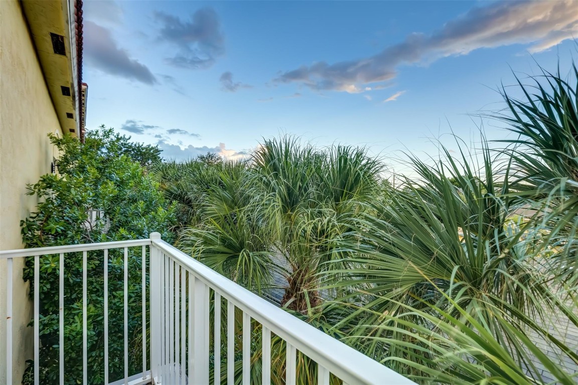 2706 NE 8th Ave 2706