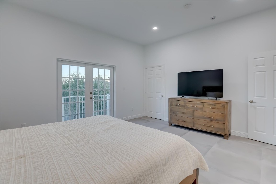 2706 NE 8th Ave 2706