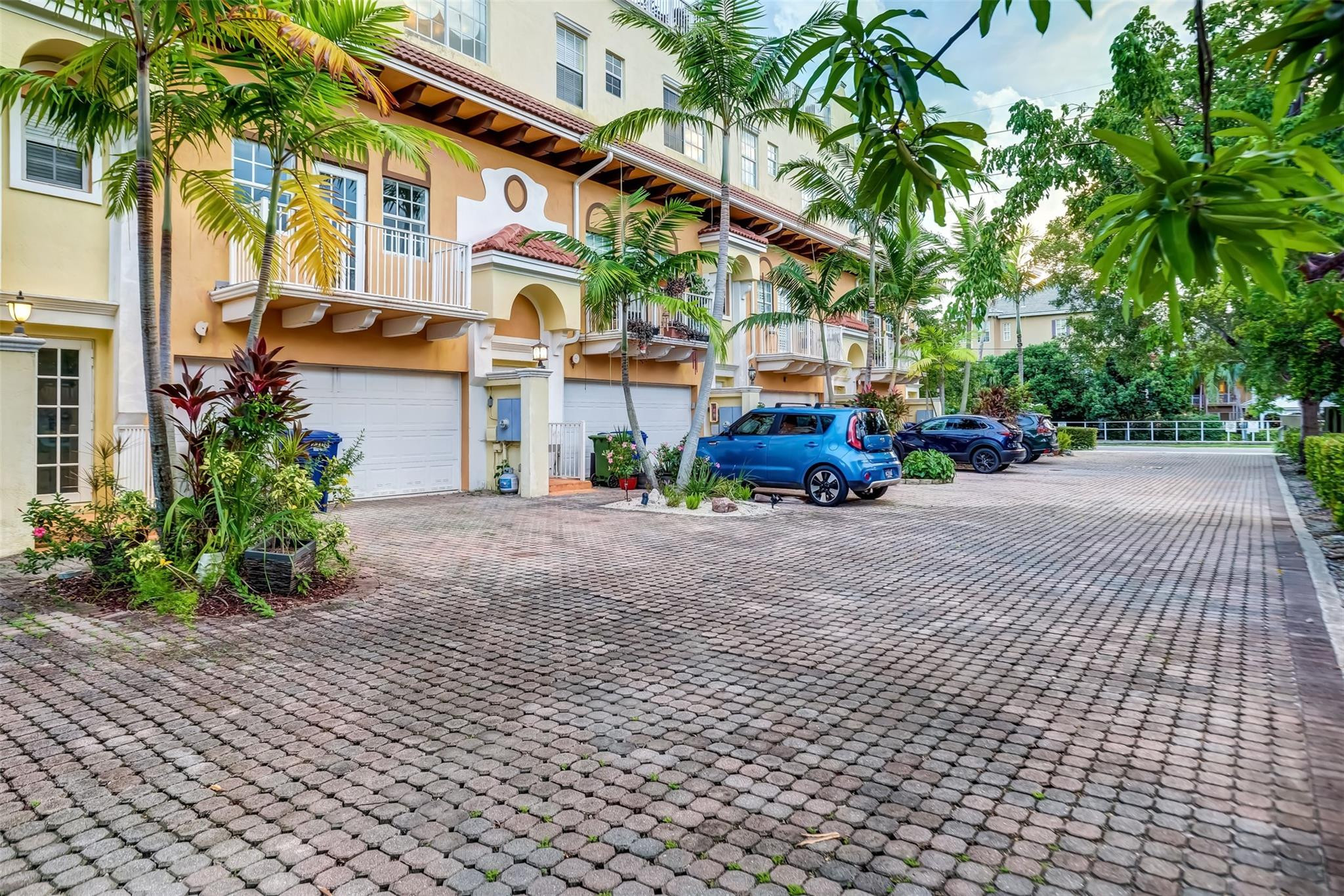 2706 NE 8th Ave 2706