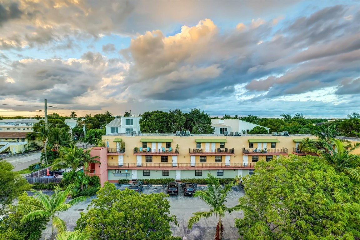 2706 NE 8th Ave 2706