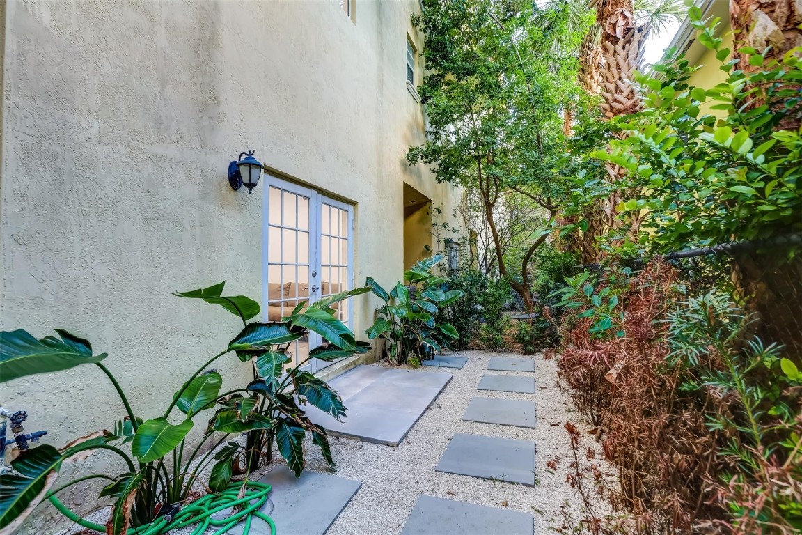 2706 NE 8th Ave 2706