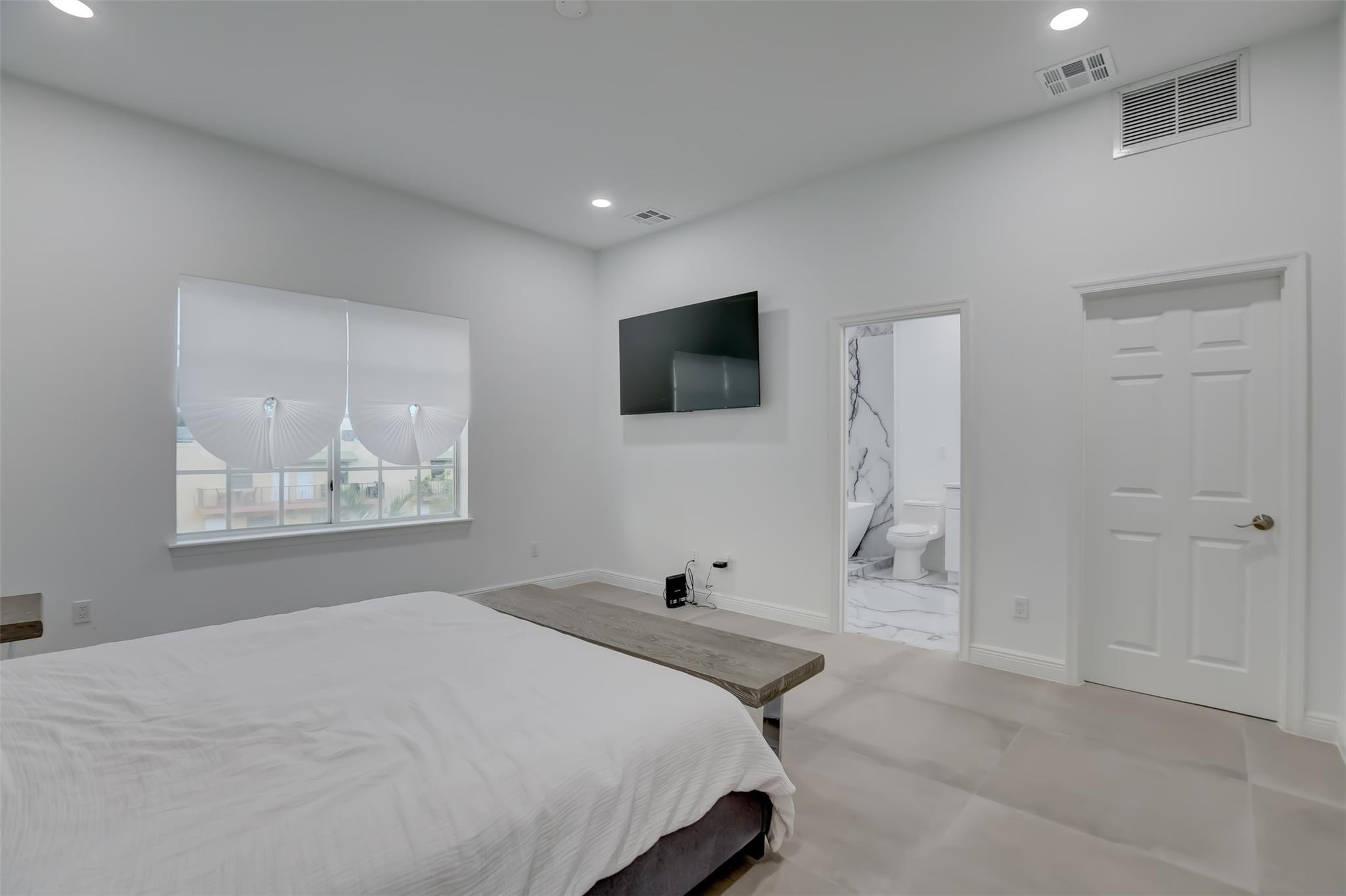 2706 NE 8th Ave 2706