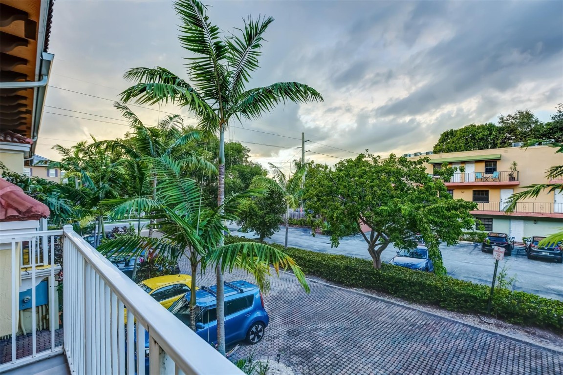 2706 NE 8th Ave 2706