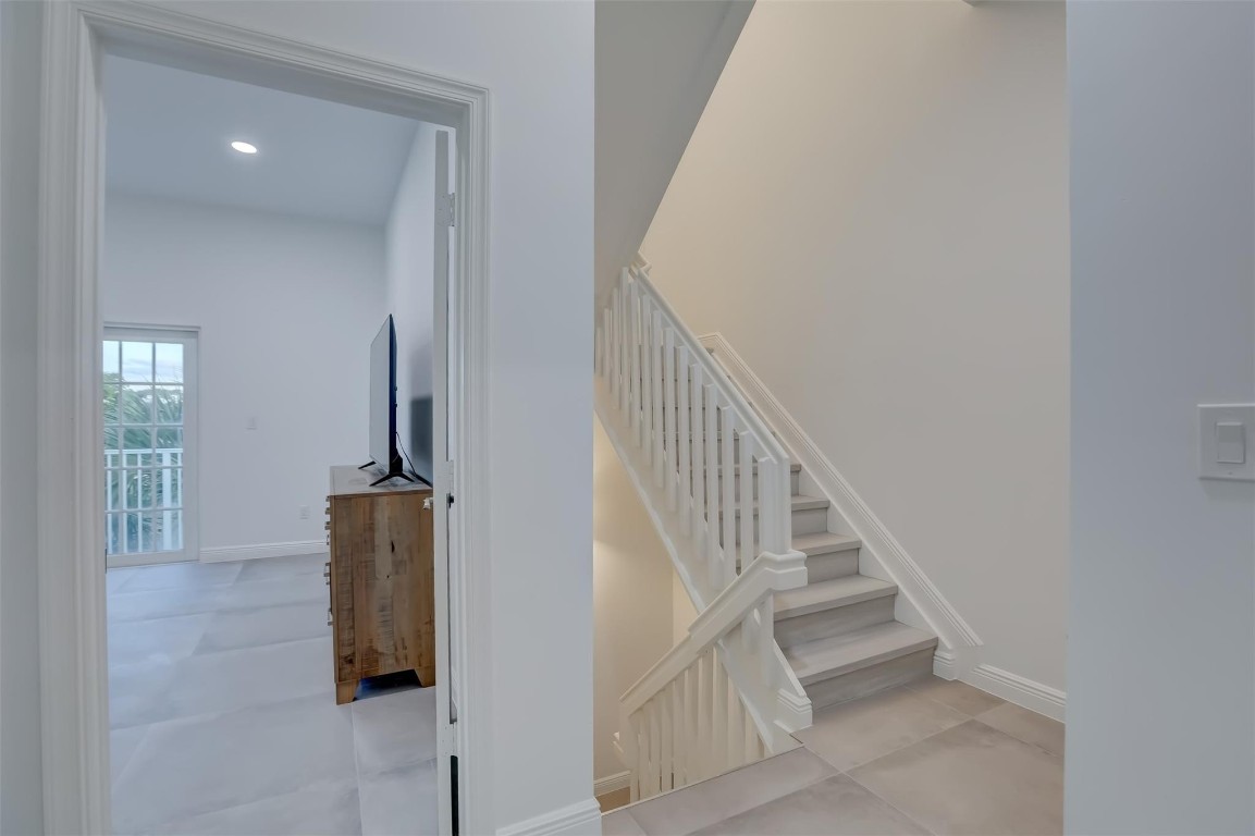 2706 NE 8th Ave 2706