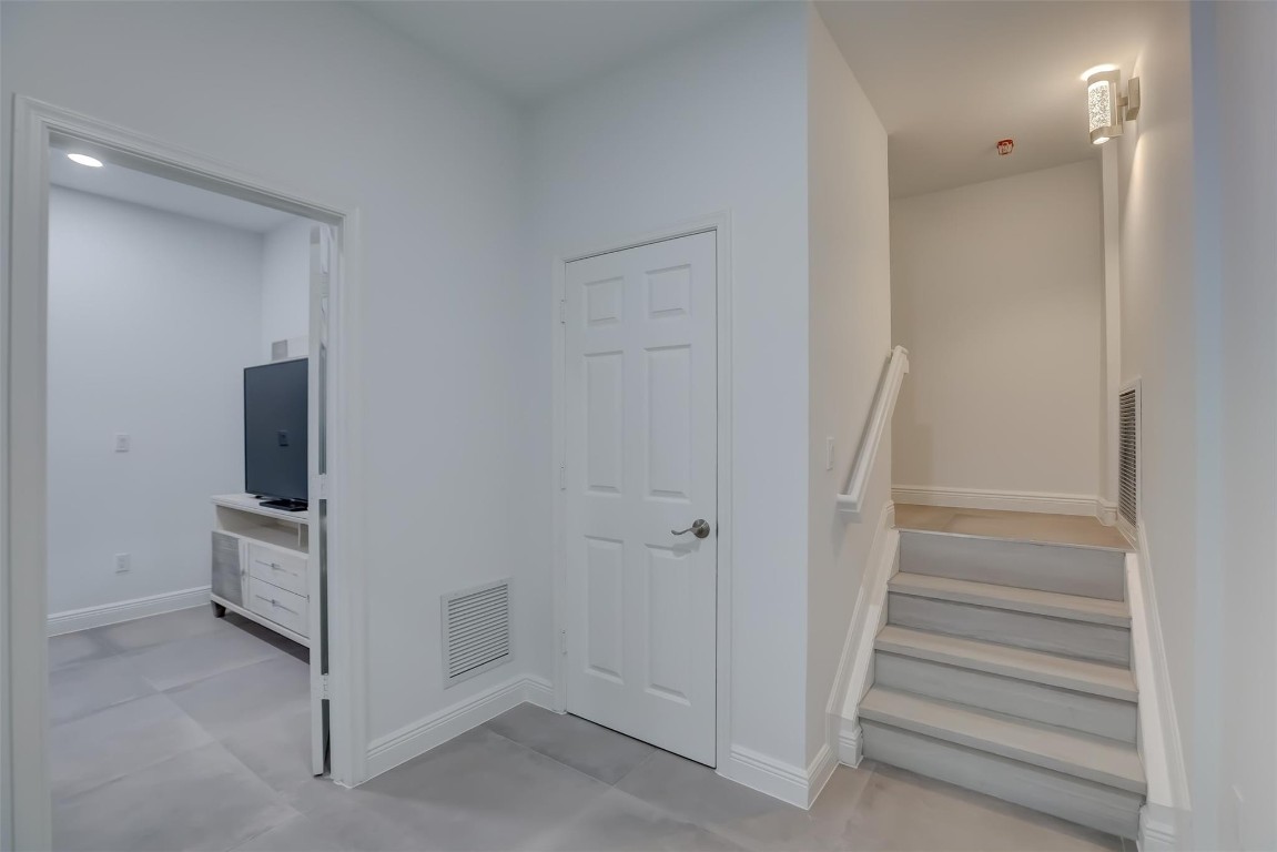 2706 NE 8th Ave 2706