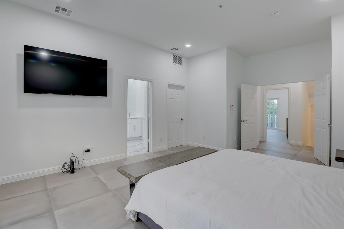 2706 NE 8th Ave 2706