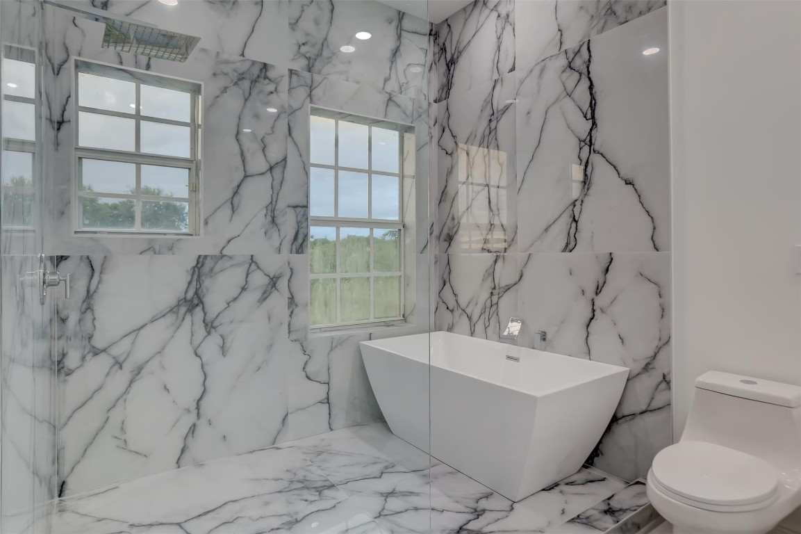 2706 NE 8th Ave 2706