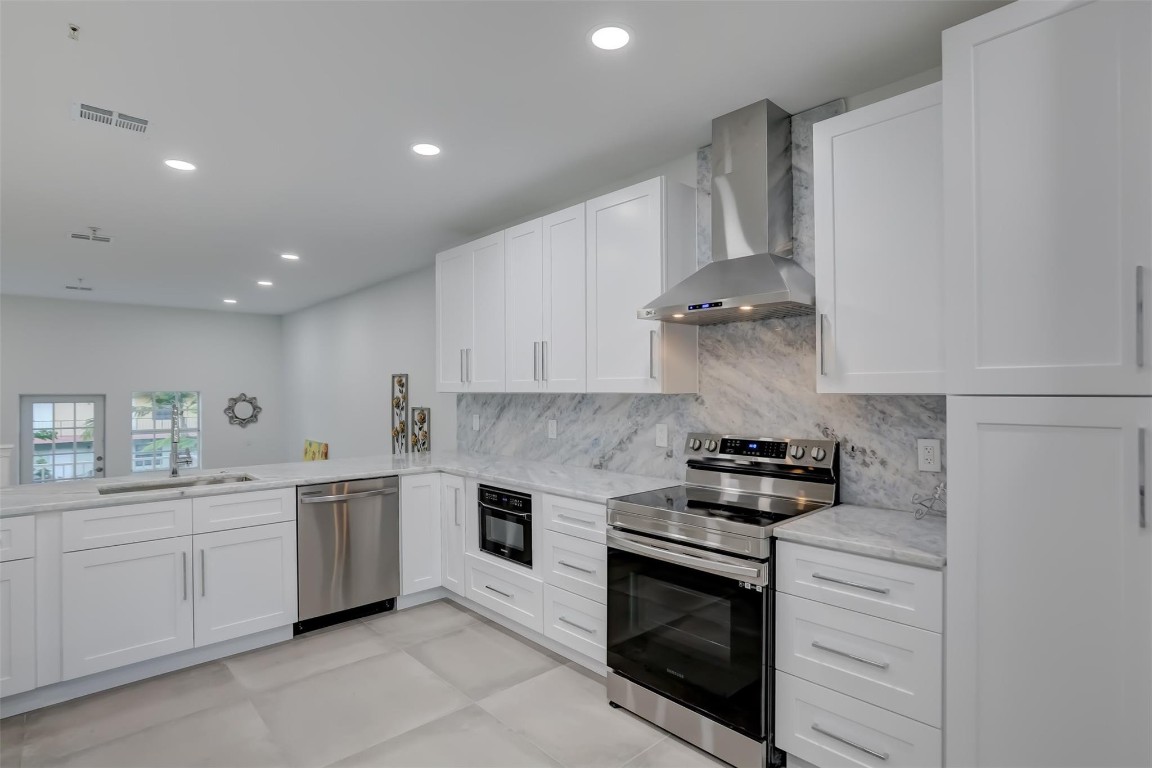 2706 NE 8th Ave 2706