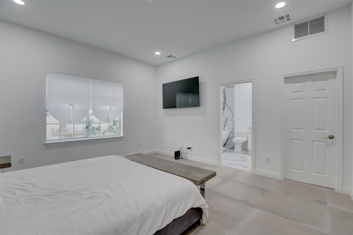 2706 NE 8th Ave 2706