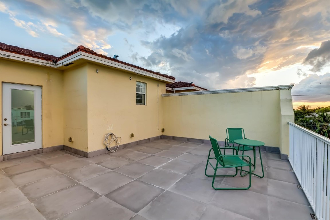 2706 NE 8th Ave 2706