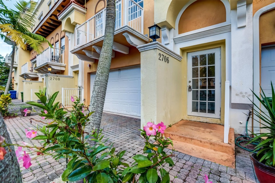 2706 NE 8th Ave 2706