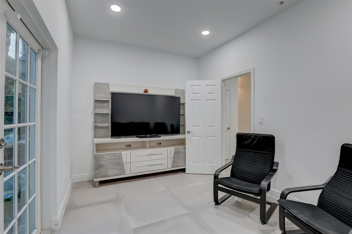 2706 NE 8th Ave 2706