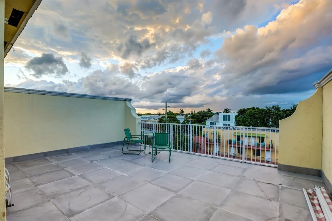 2706 NE 8th Ave 2706