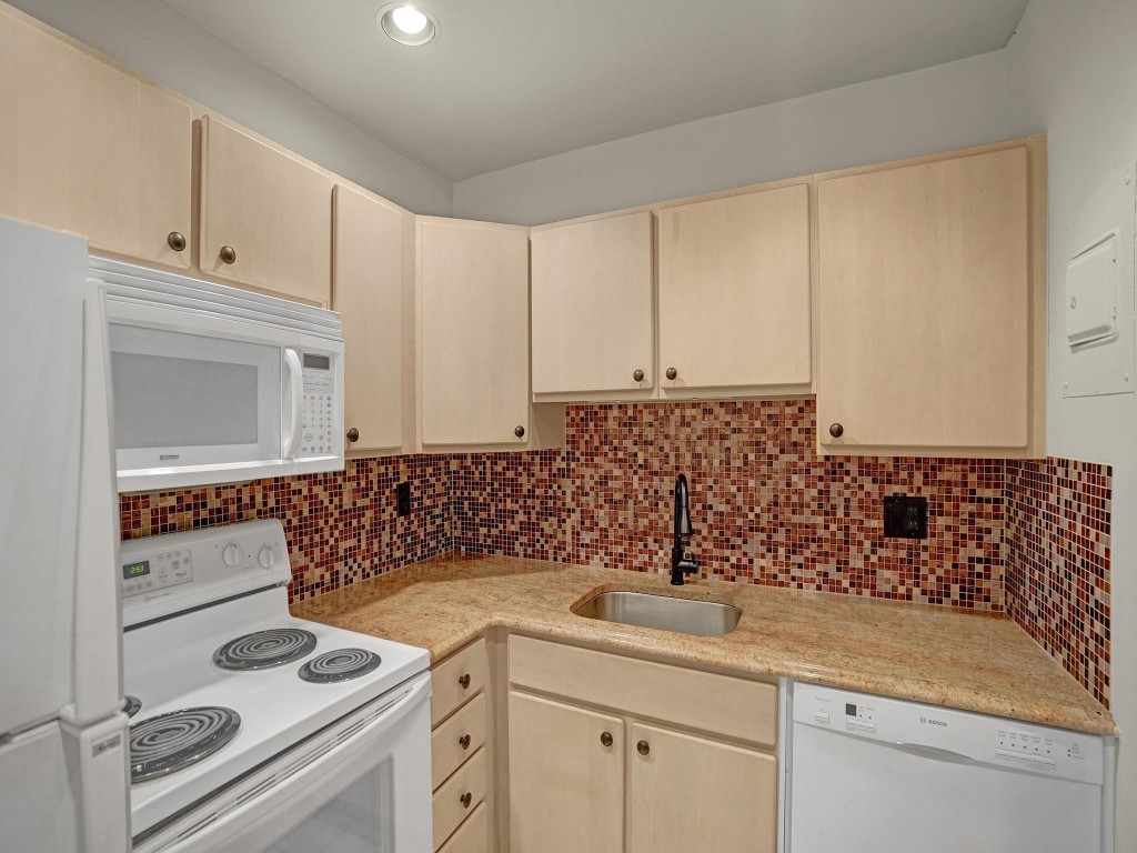 140 Cypress Club Dr 414