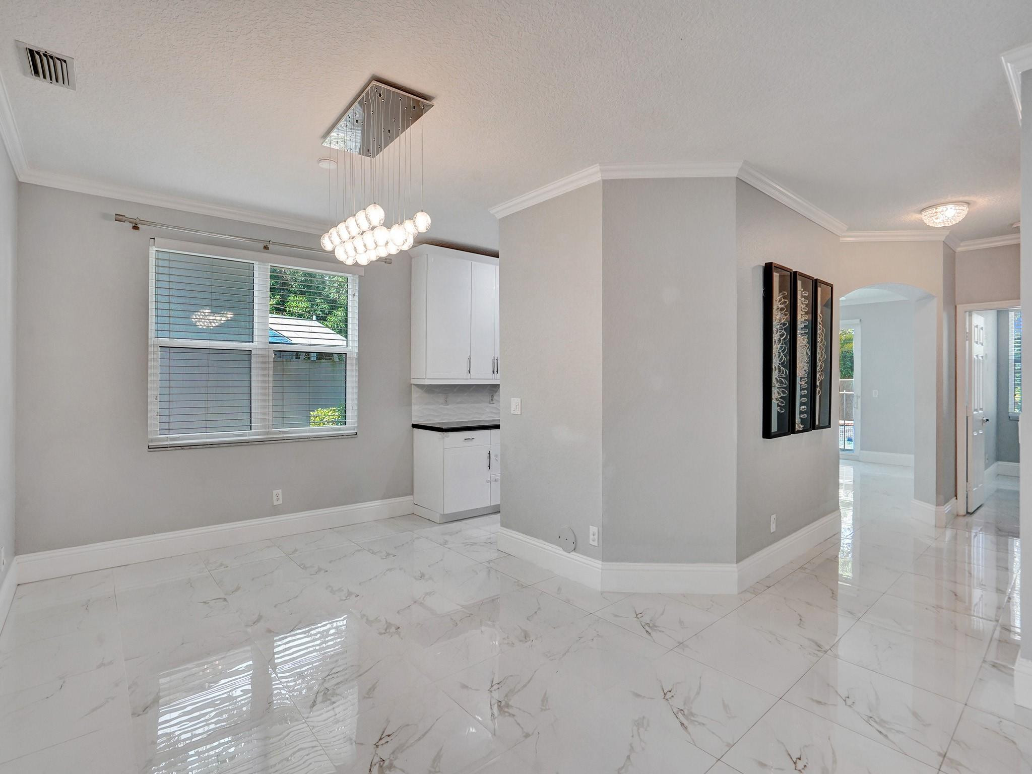 6424 Egret Ave