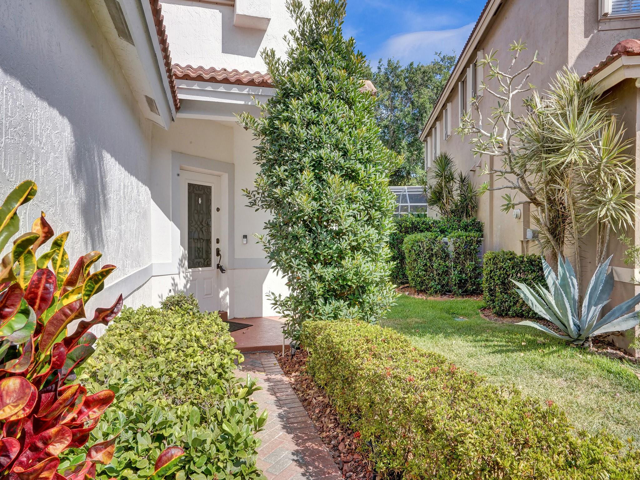 6424 Egret Ave