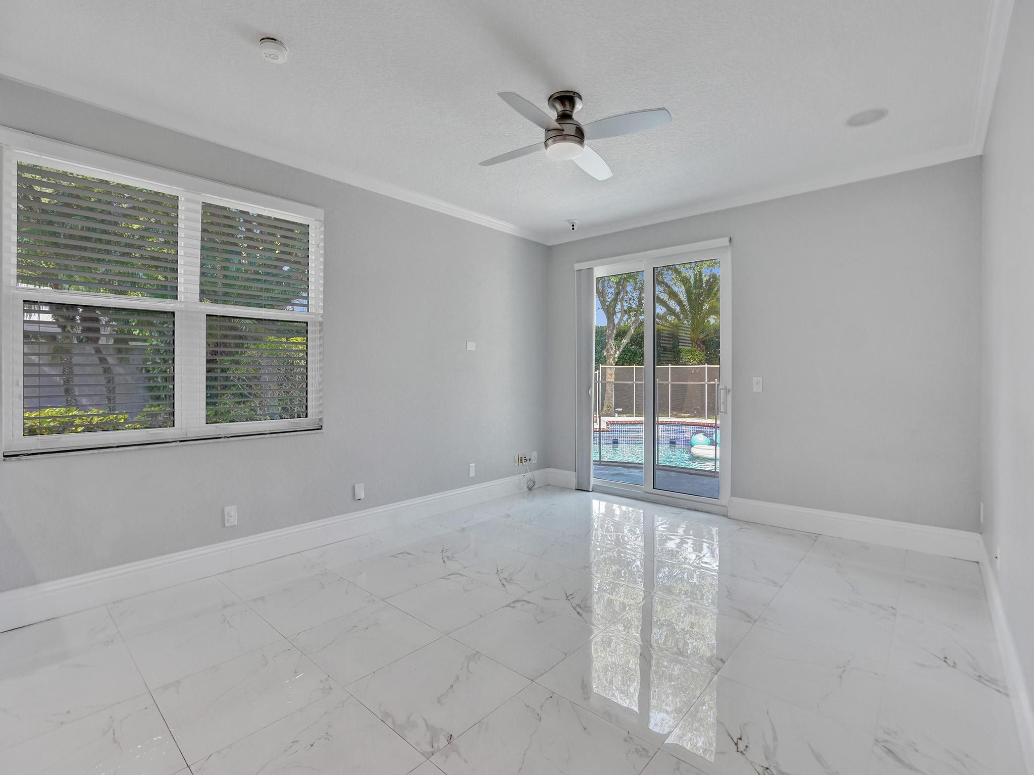 6424 Egret Ave