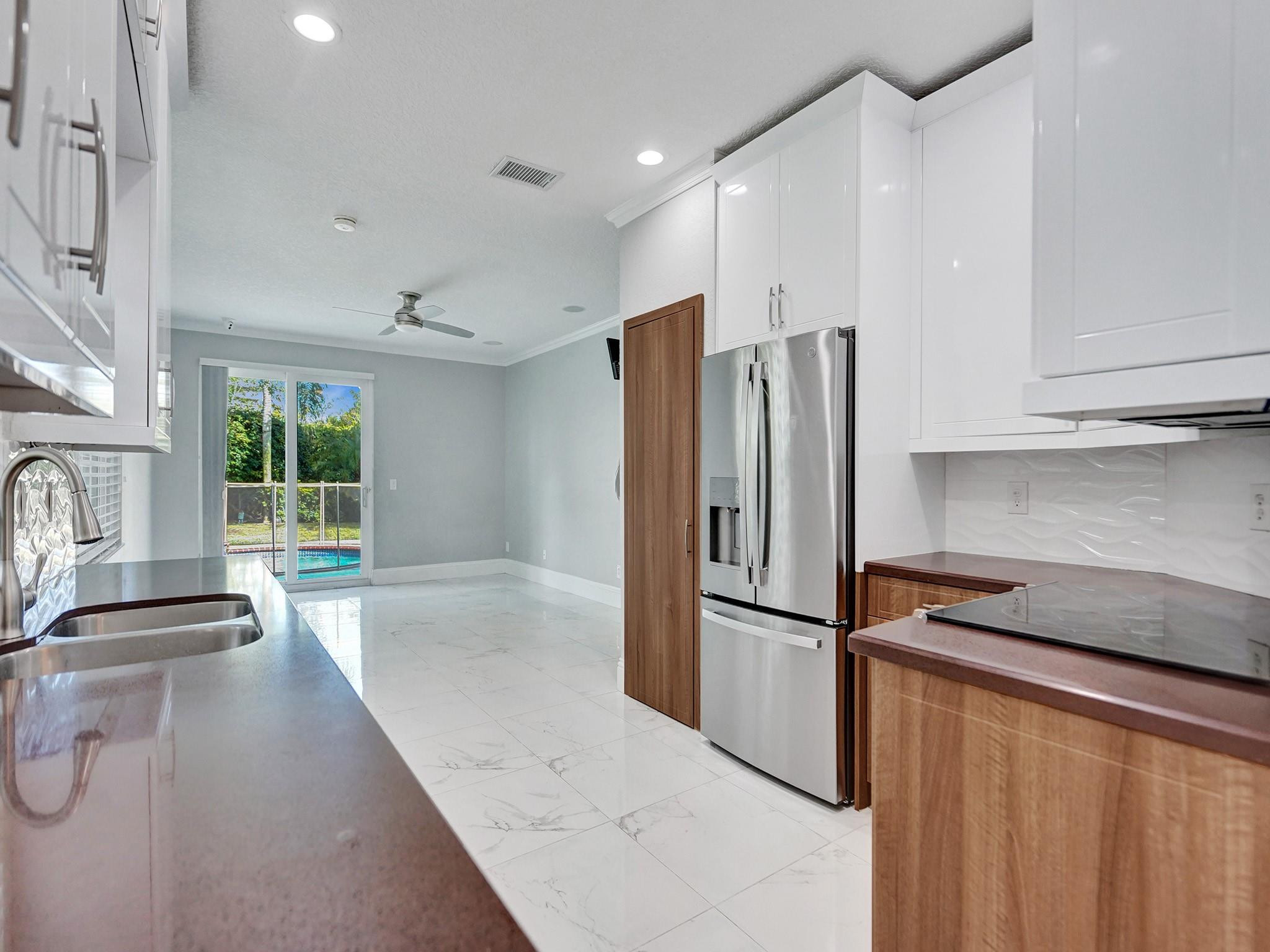 6424 Egret Ave