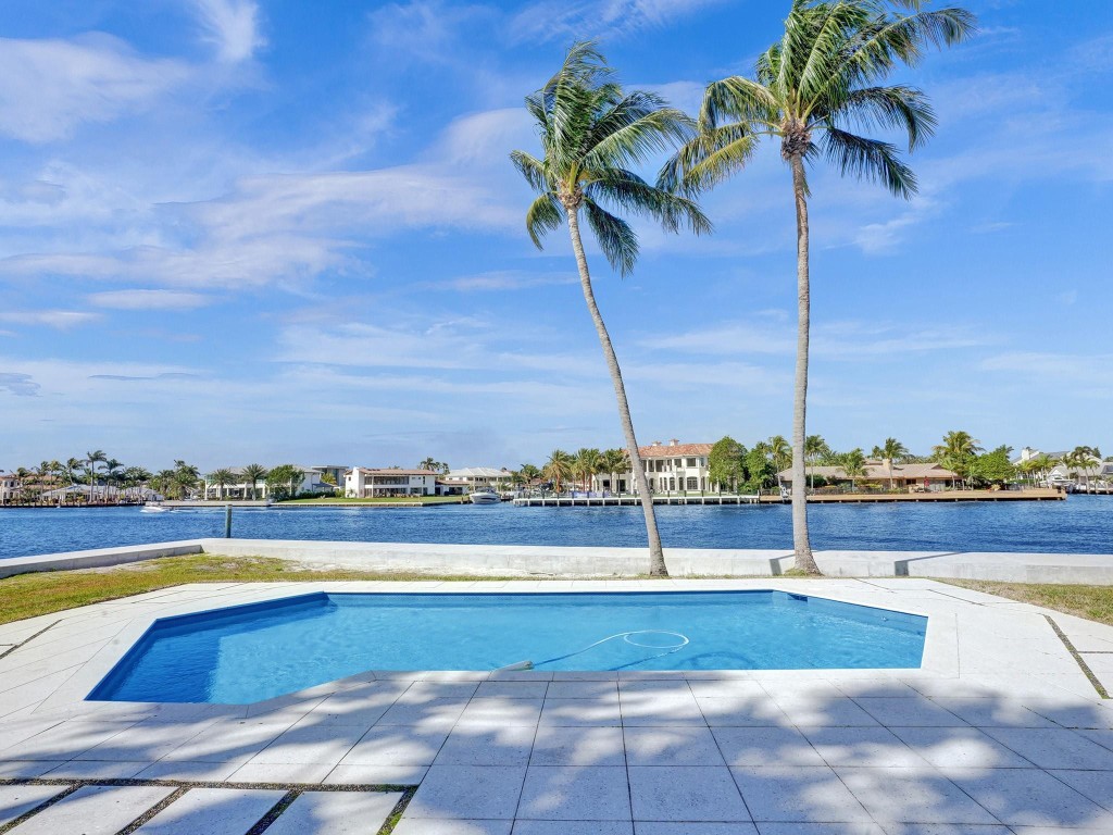 35 CASTLE HARBOR ISLE