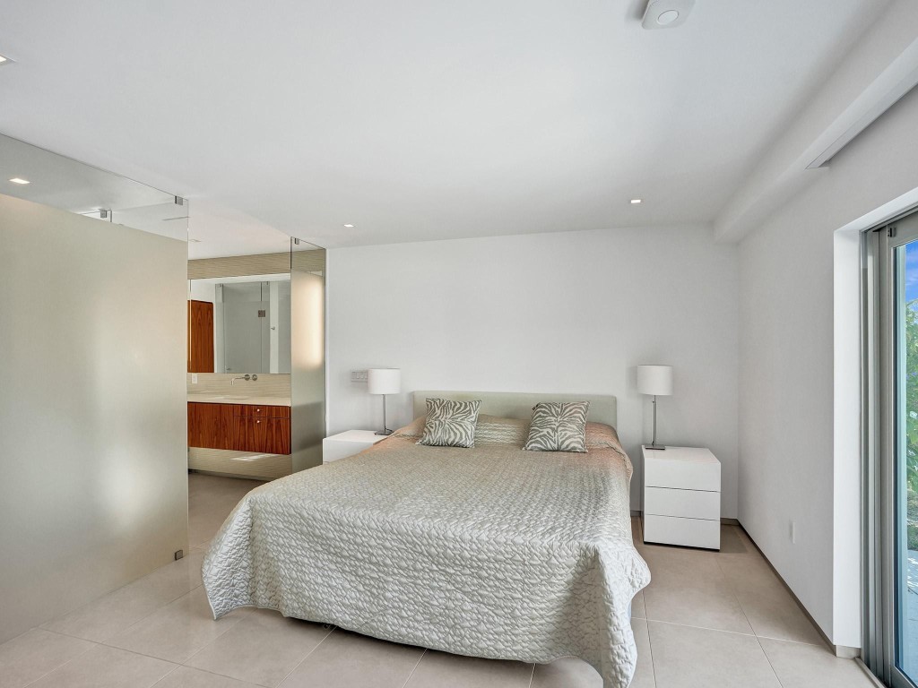 35 CASTLE HARBOR ISLE