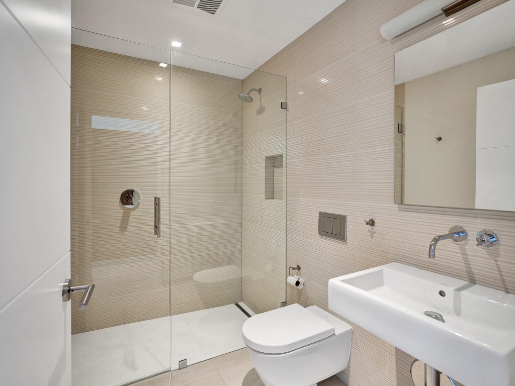 35 CASTLE HARBOR ISLE