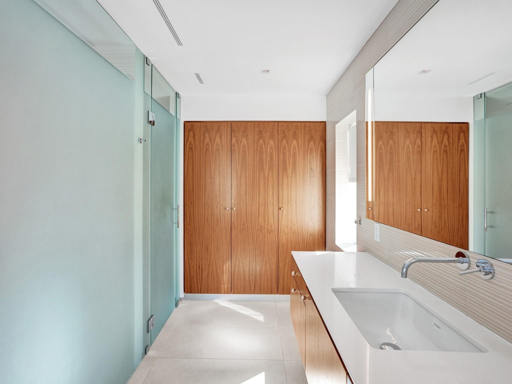 35 CASTLE HARBOR ISLE