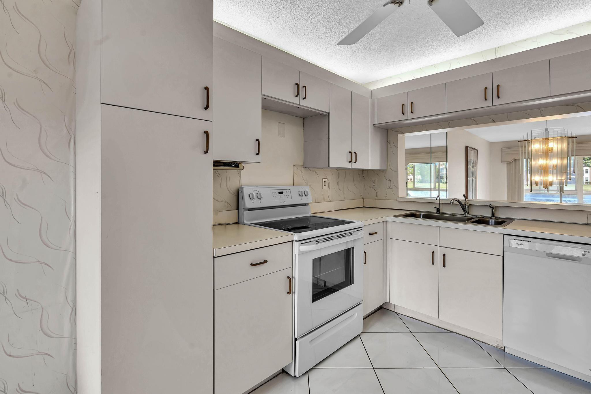 7340 N Devon Dr 111