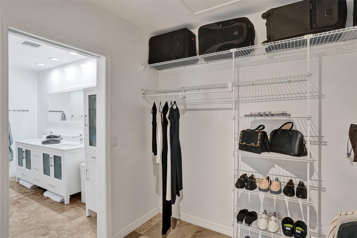 2610 Yacht Club Blvd