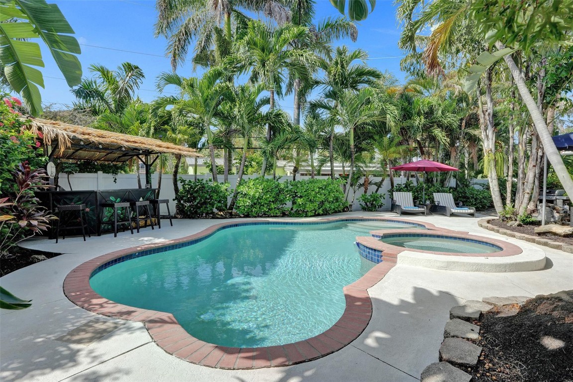 2610 Yacht Club Blvd