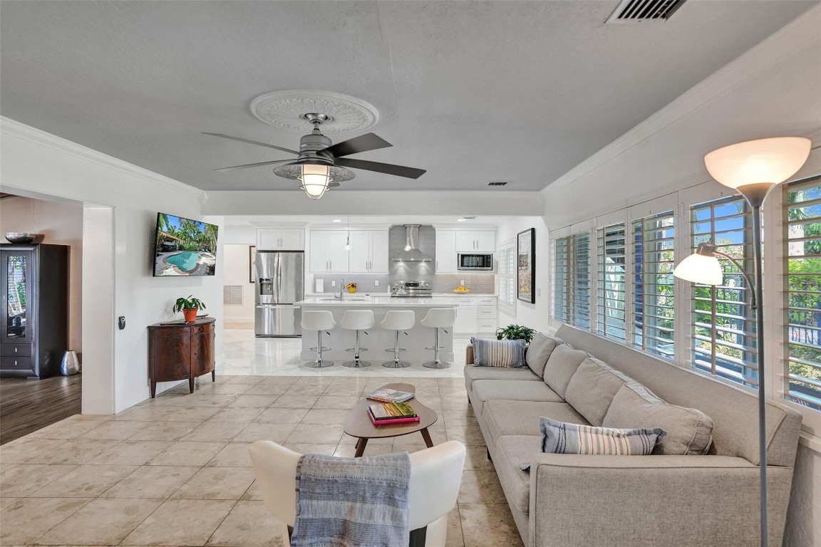 2610 Yacht Club Blvd