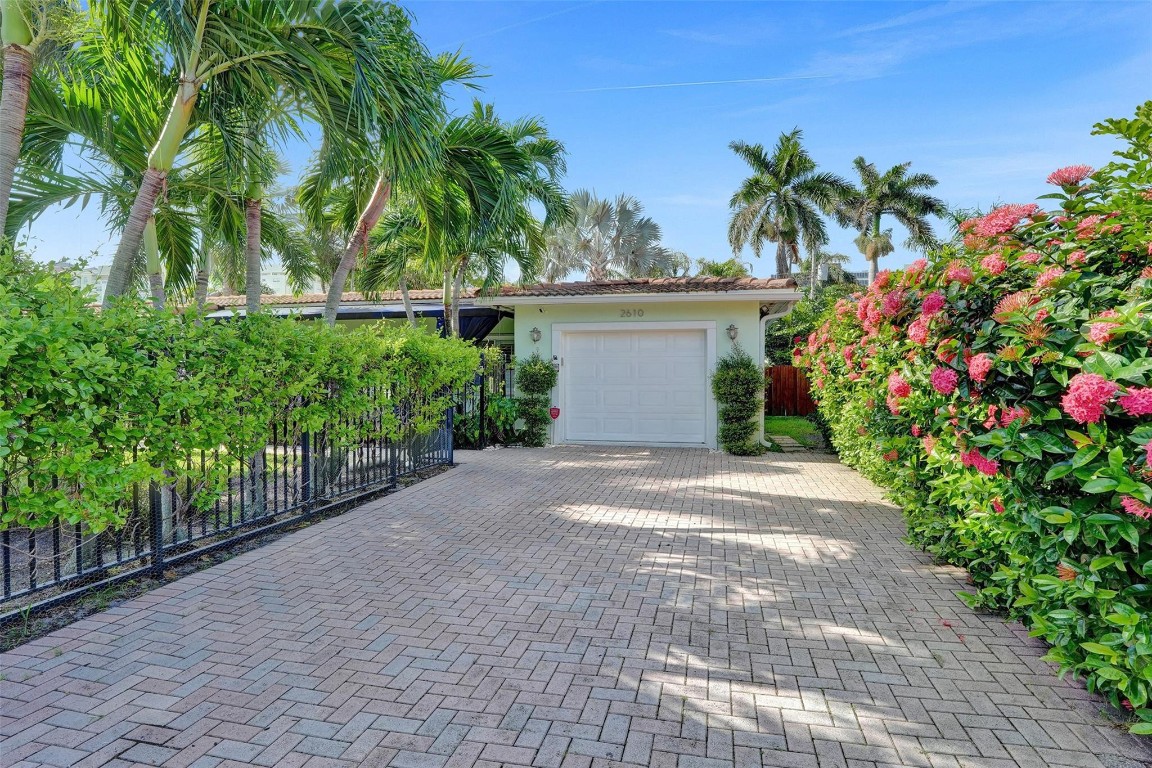 2610 Yacht Club Blvd