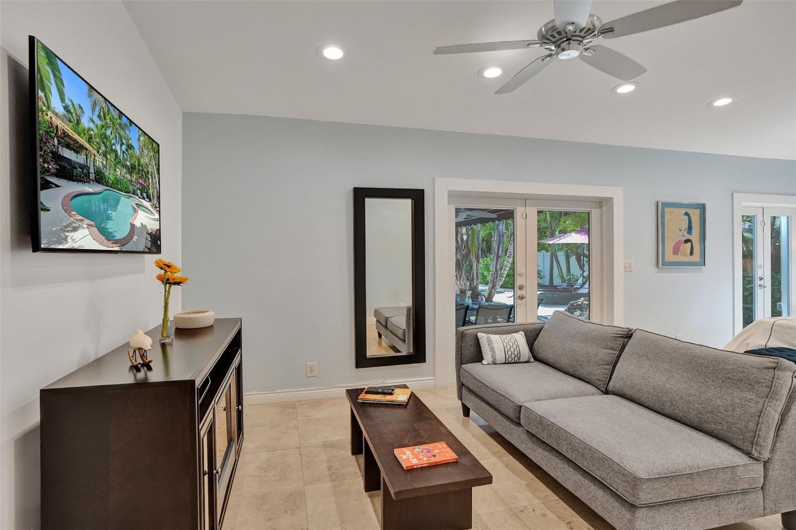 2610 Yacht Club Blvd