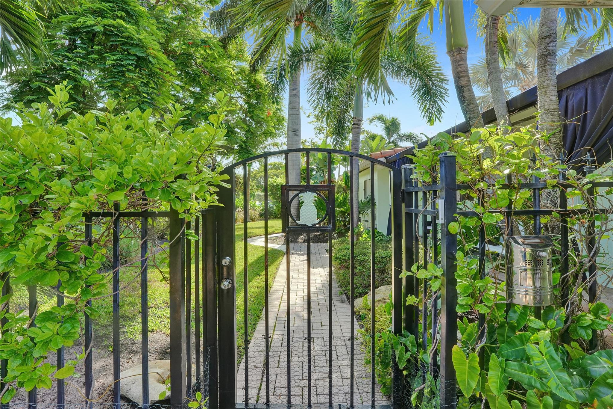 2610 Yacht Club Blvd