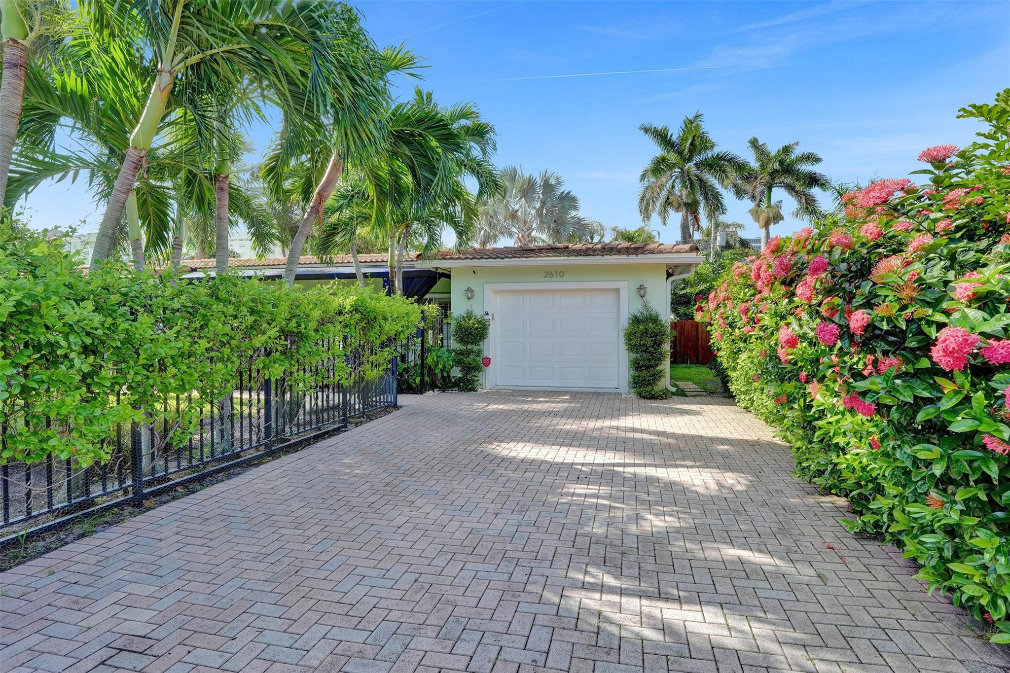 2610 Yacht Club Blvd