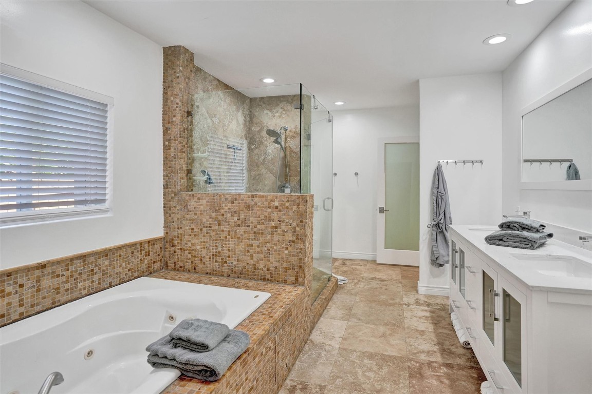 2610 Yacht Club Blvd