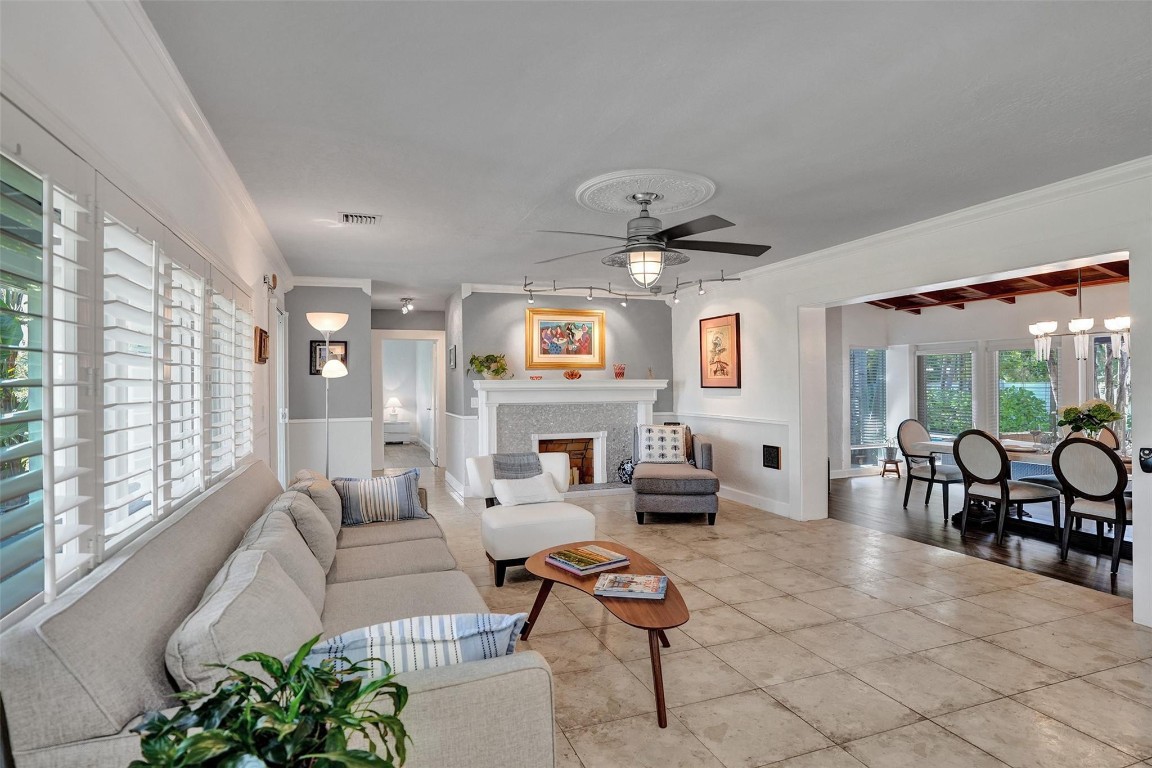 2610 Yacht Club Blvd