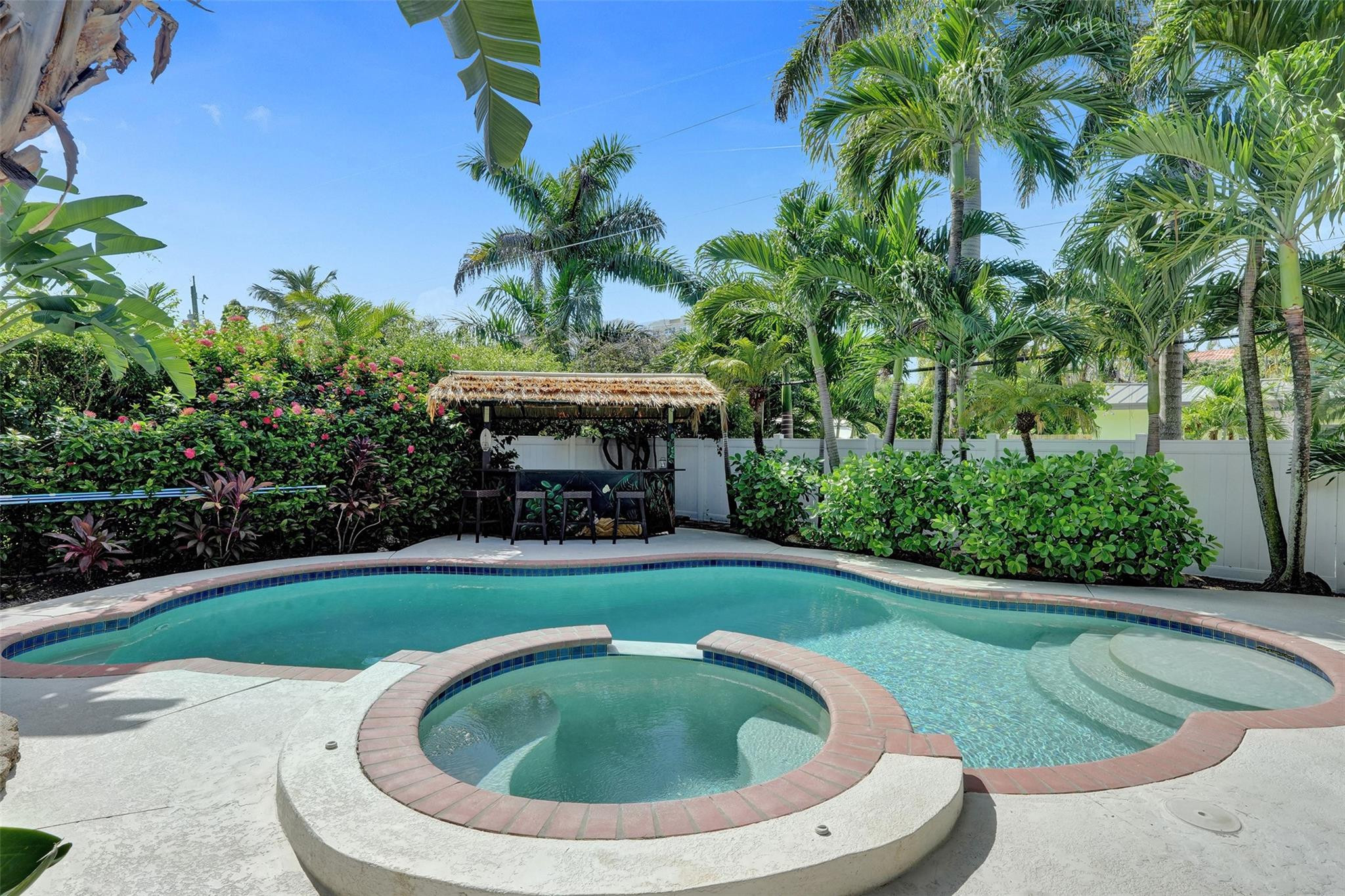 2610 Yacht Club Blvd