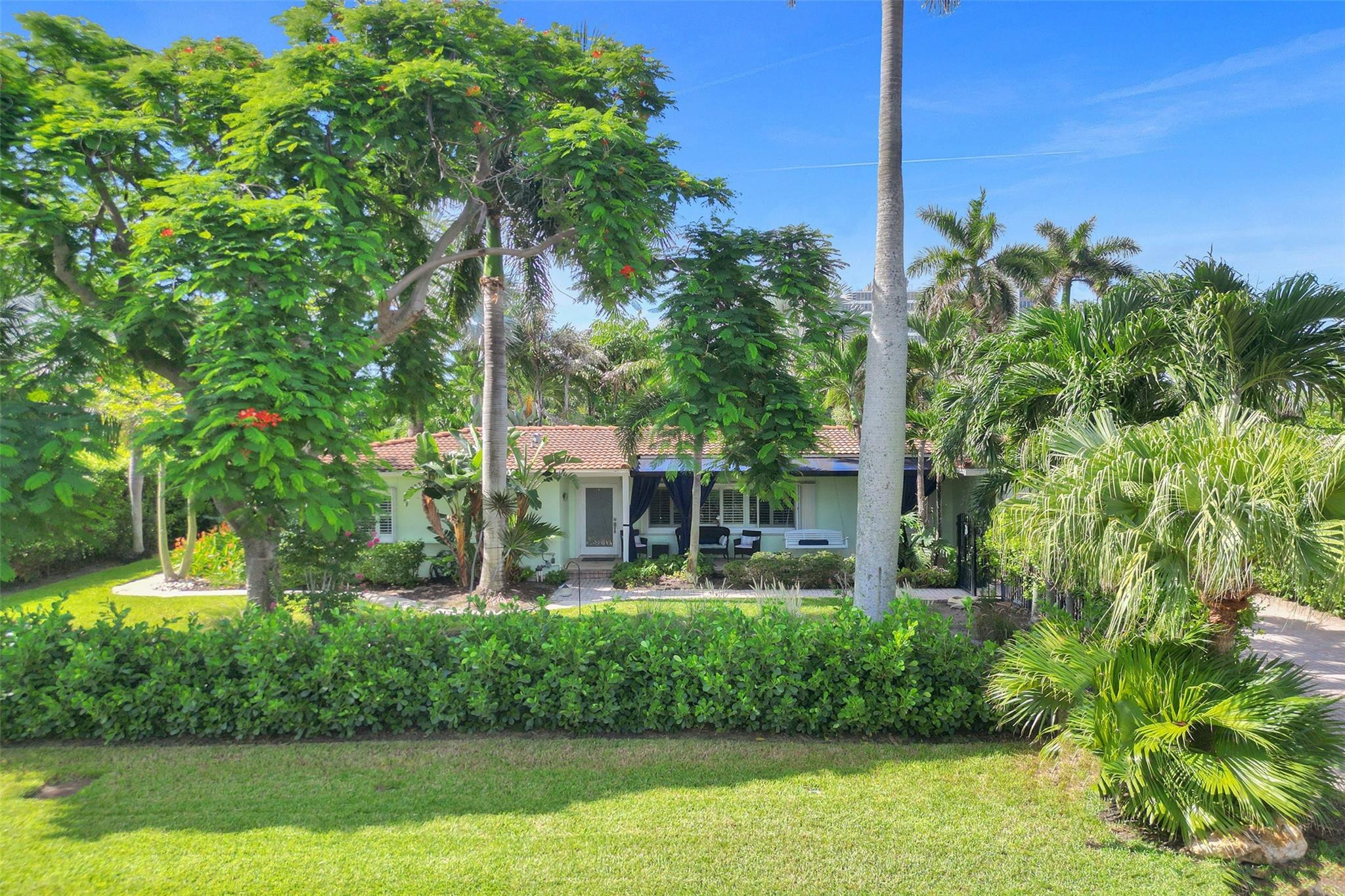 2610 Yacht Club Blvd