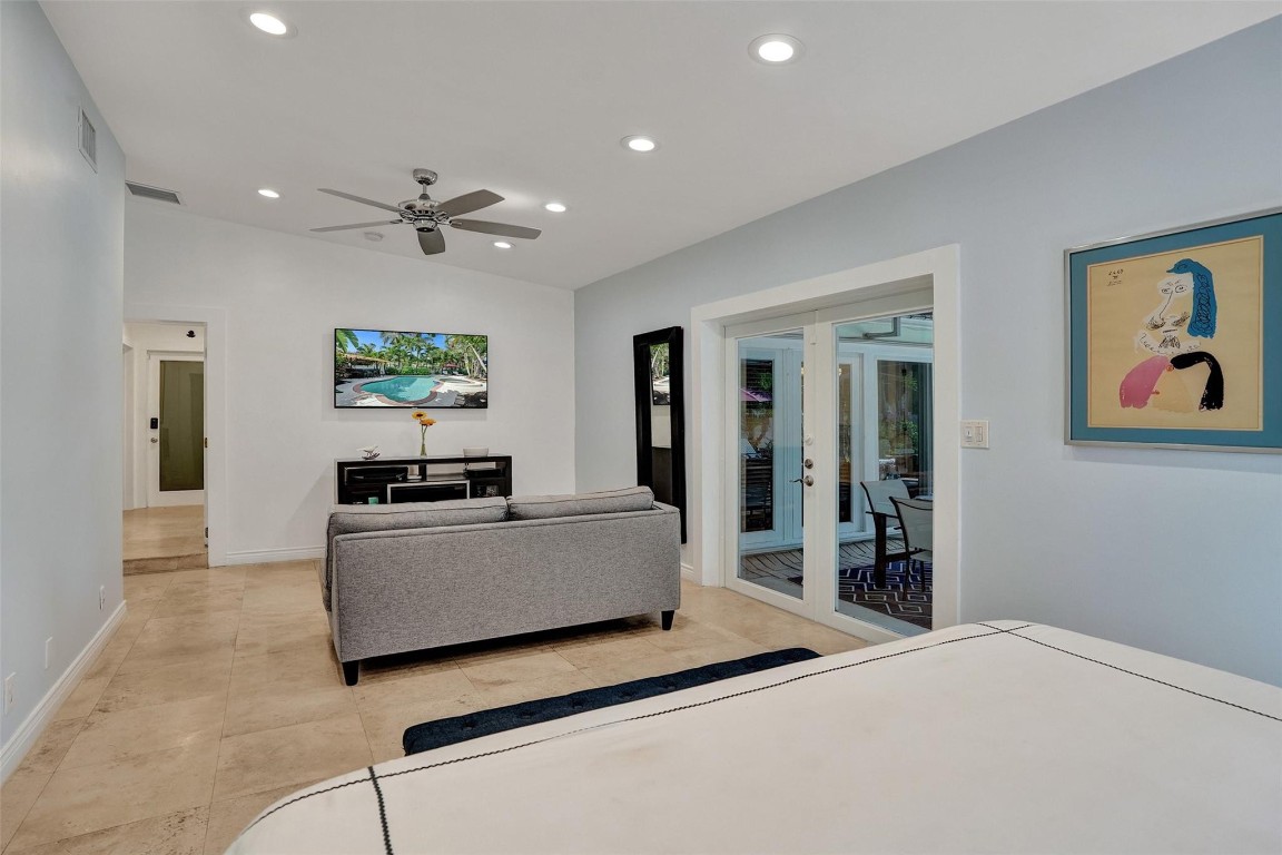 2610 Yacht Club Blvd