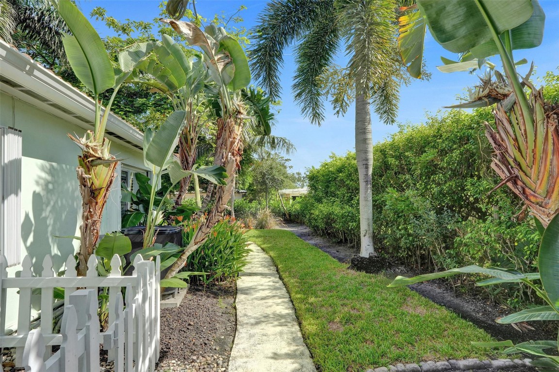 2610 Yacht Club Blvd