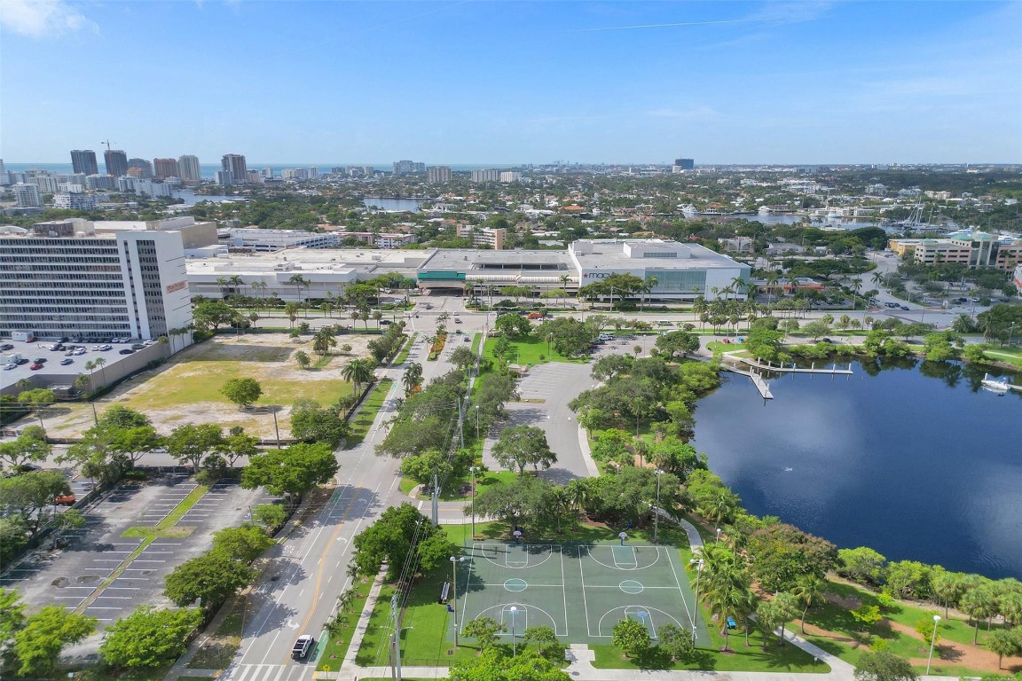 2610 Yacht Club Blvd