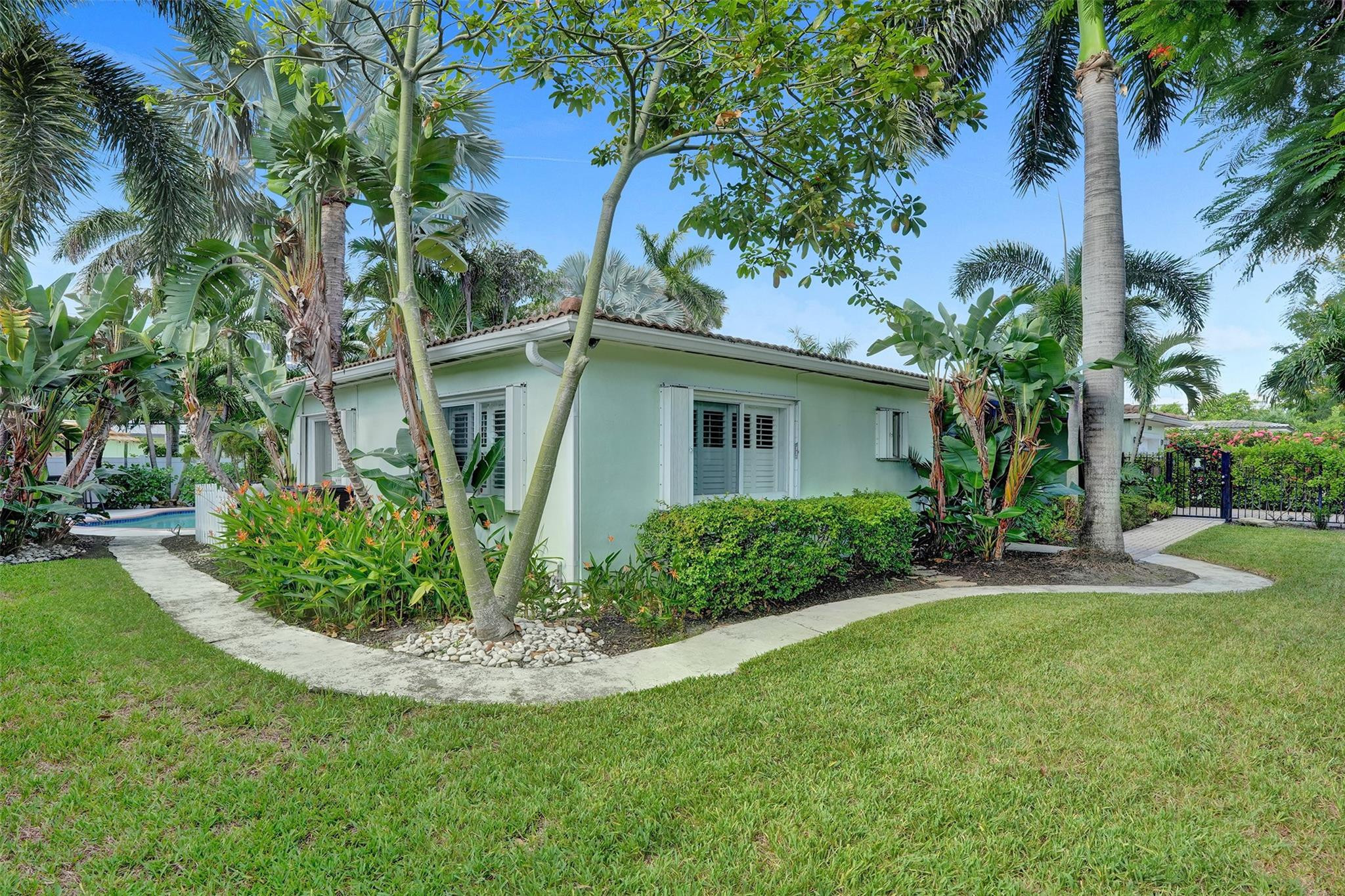 2610 Yacht Club Blvd