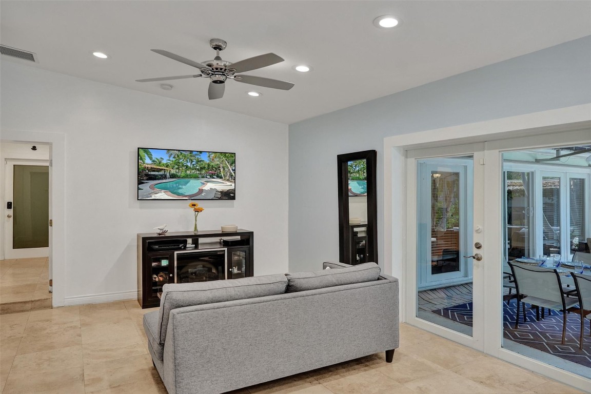 2610 Yacht Club Blvd