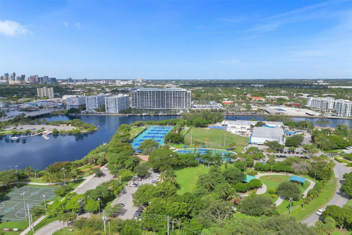 2610 Yacht Club Blvd