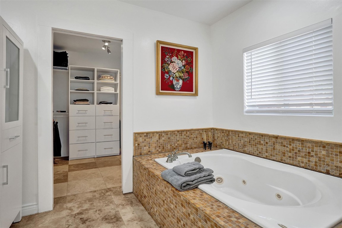 2610 Yacht Club Blvd