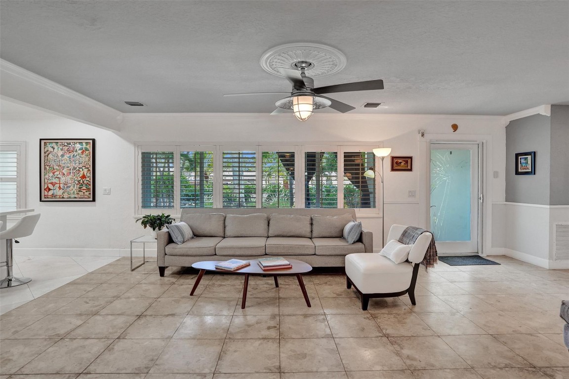 2610 Yacht Club Blvd