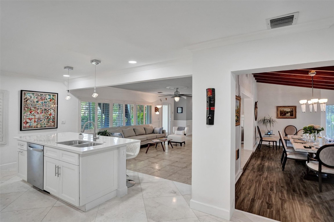 2610 Yacht Club Blvd