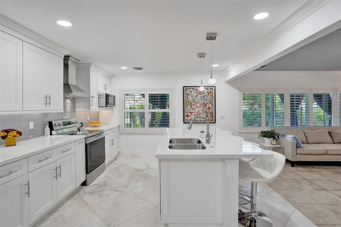 2610 Yacht Club Blvd