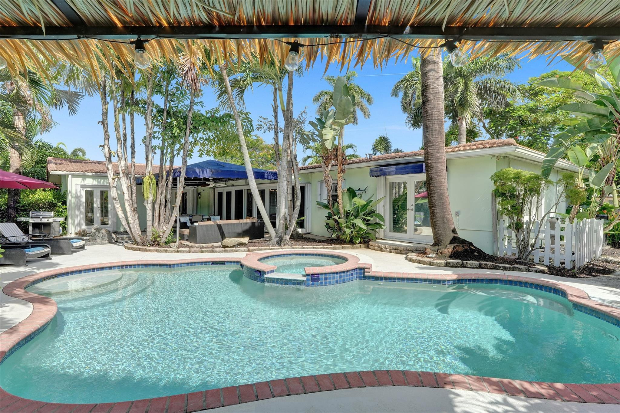 2610 Yacht Club Blvd